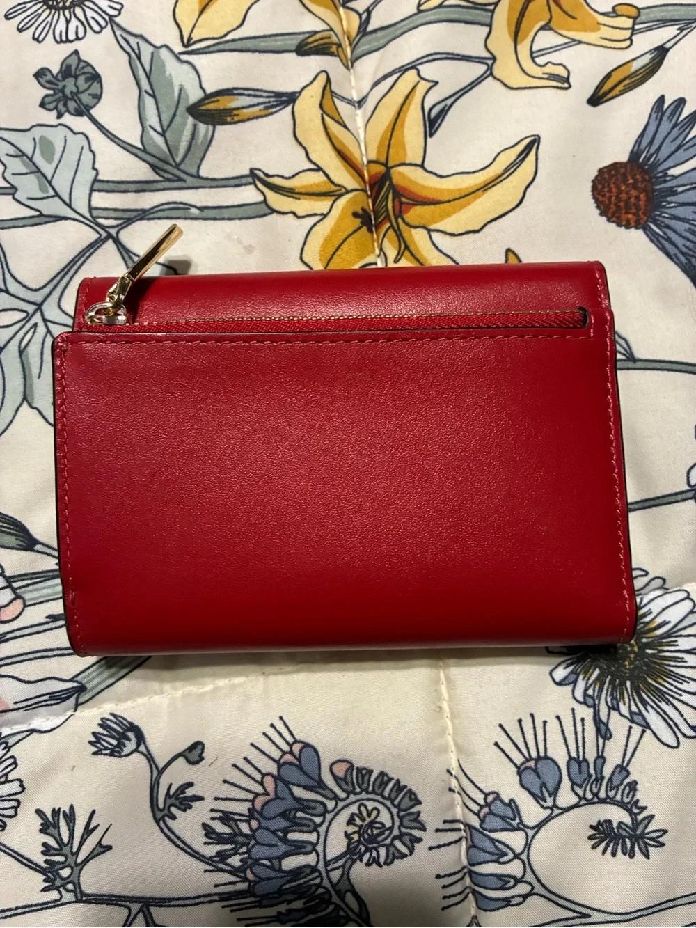 kate spade red leather compact flap wallet with gold plaque
